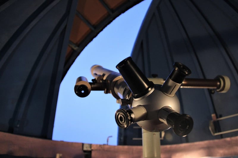Orion SkyQuest XT8 Classic Dobsonian Telescope